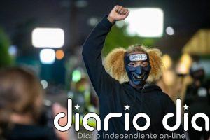 El alcalde de Portland prohíbe el uso de gases lacrimógenos durante las protestas