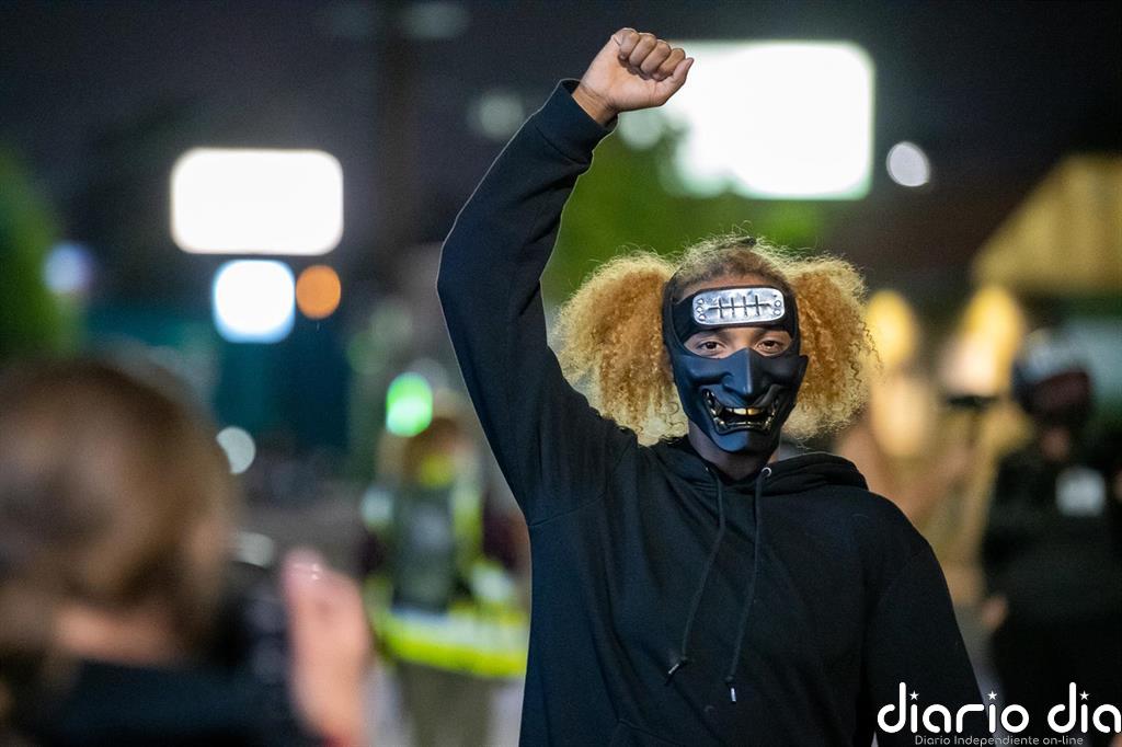 El alcalde de Portland prohíbe el uso de gases lacrimógenos durante las protestas