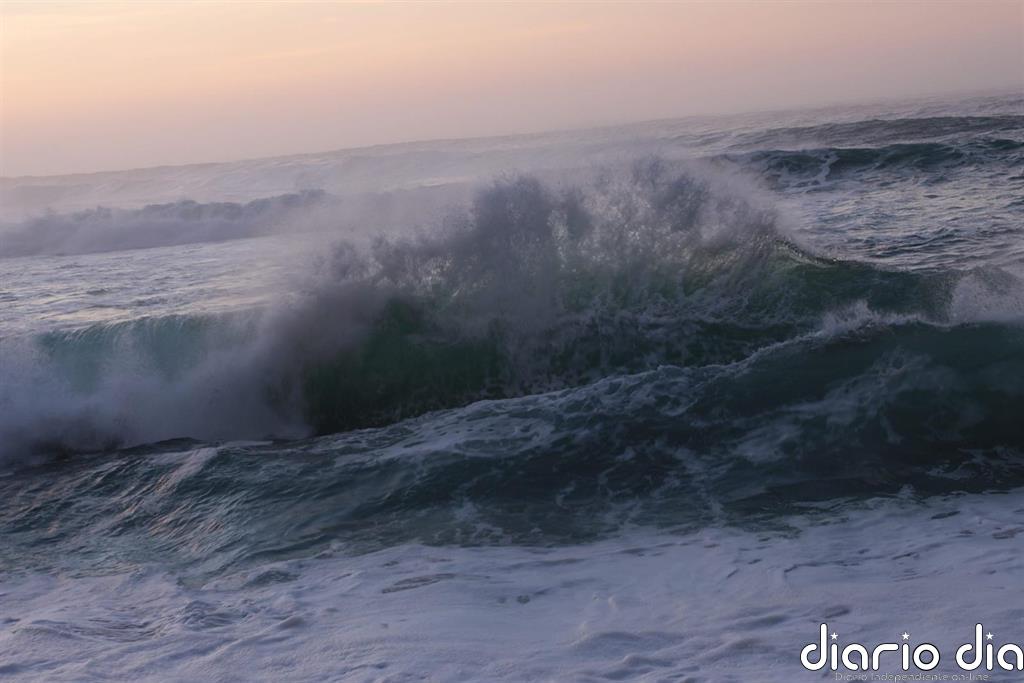 A Coruña y Lugo estarán este jueves en alerta roja en el mar, tras registrar este miércoles olas de más 8 metros