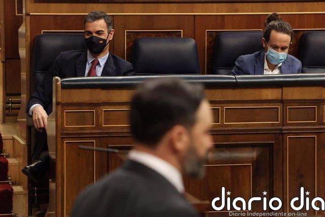 Abascal acusa a Sánchez de "mentir sin escrúpulo" para caricaturizar a Vox y justificar sus pactos con Iglesias Pedro Sánchez y Pablo IGlesias durante la intervención de Santiago Abascal en la moción de censura