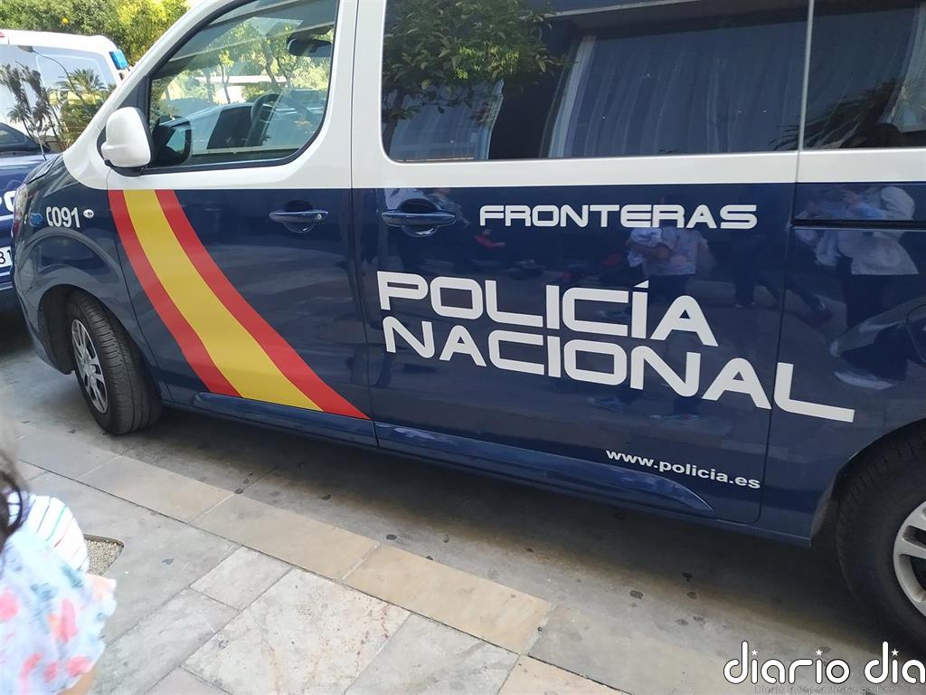 Apedrean a patrullas de la Policía al acudir a disolver una aglomeración de jóvenes en Melilla durante el toque de queda