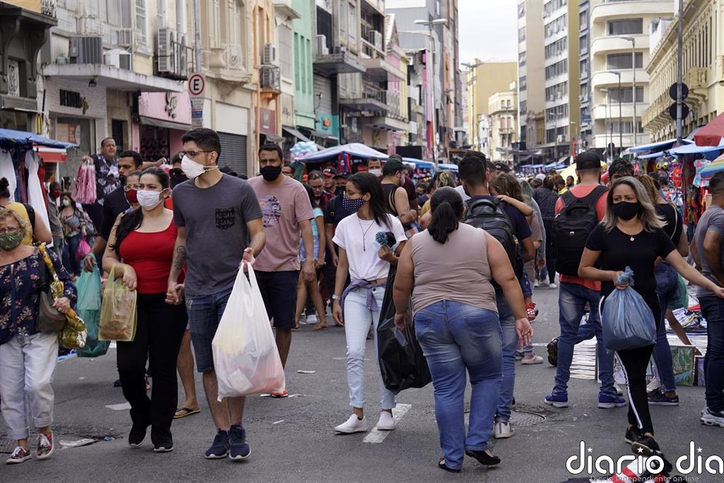 Brasil anuncia la importación de materia prima para la fabricación de 40 millones de dosis de la vacuna china