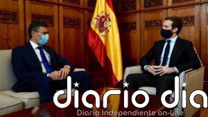 Casado se reúne en su despacho del Congreso con Leopoldo López, al que define como "el Mandela de Venezuela"