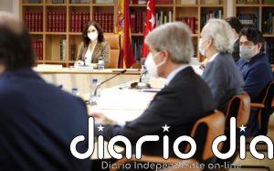 Consejeros del PP se oponen al cierre perimentral de Madrid, sobre el que Ayuso decidirá esta tarde