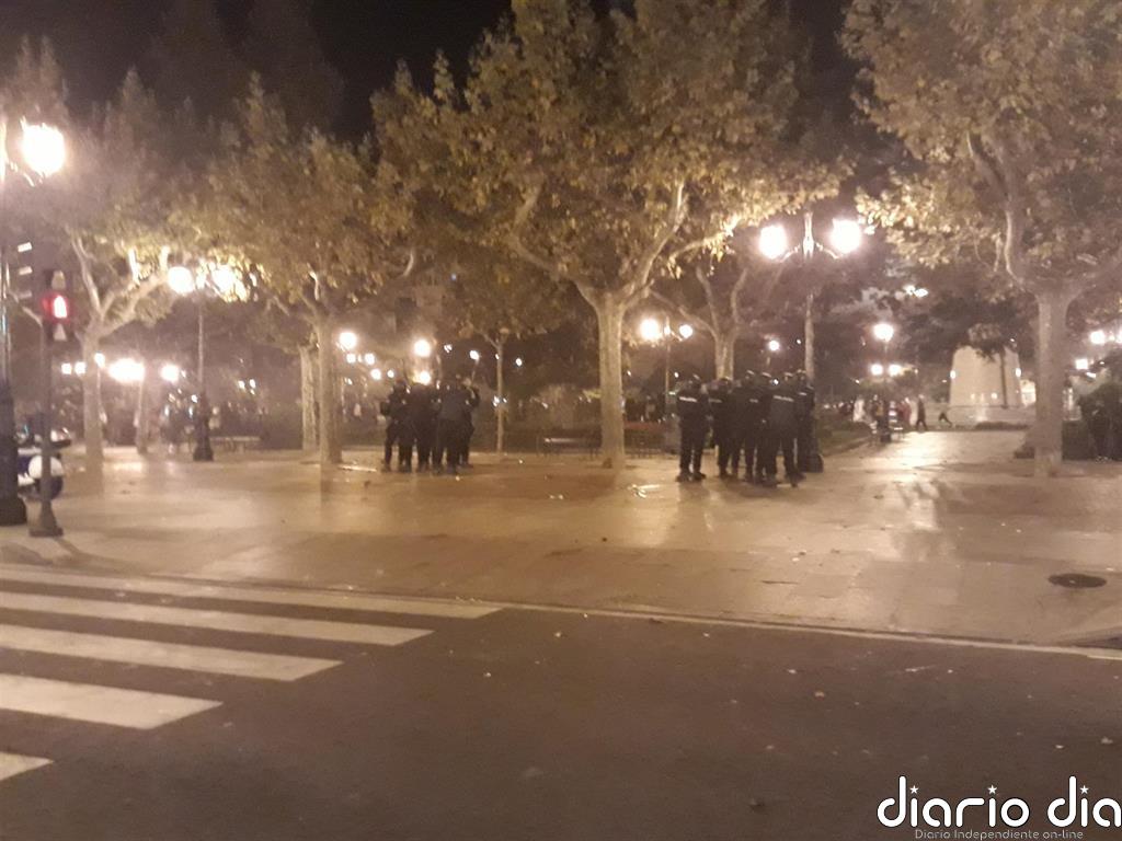 Disturbios en El Espolón logroñés tras una convocatoria organizada por redes sociales contra las restricciones