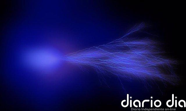 Duendes y elfos de luz se dejan entrever en la atmósfera de Júpiter El fenómeno del rayo conocido como duende representado en Júpiter en la ilustración. La atmósfera rica en hidrógeno de Júpiter probablemente los haría parecer azules. En la atmósfera superior de la Tierra, la presencia de nitrógeno les da un color rojizo