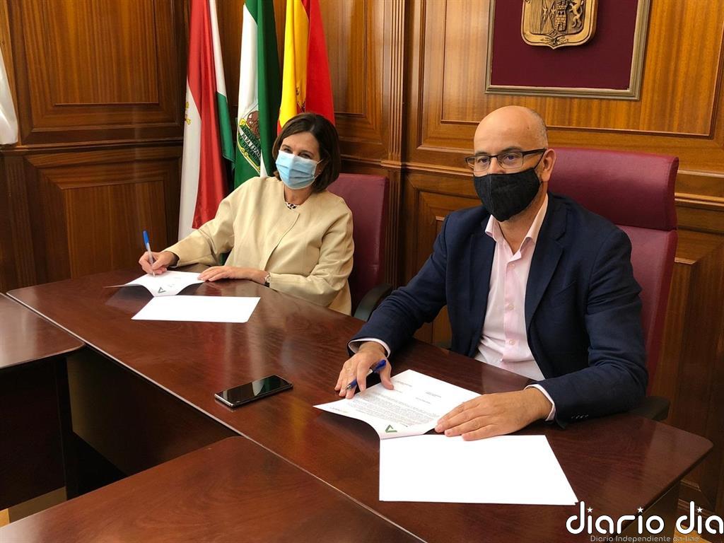 El Ayuntamiento de Santa Fe (Granada) suscribe un convenio con Salud para mejorar la atención sanitaria