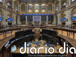 El Ibex 35 pierde un 0,9% a media sesión, que lo devuelve a los 6