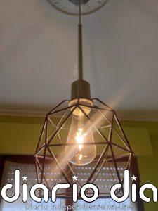 El recibo de la luz acaba en octubre (-3,15%) con cinco meses de subidas