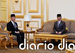 El rey de Malasia pide al Parlamento que apruebe los presupuestos para respaldar al primer ministro