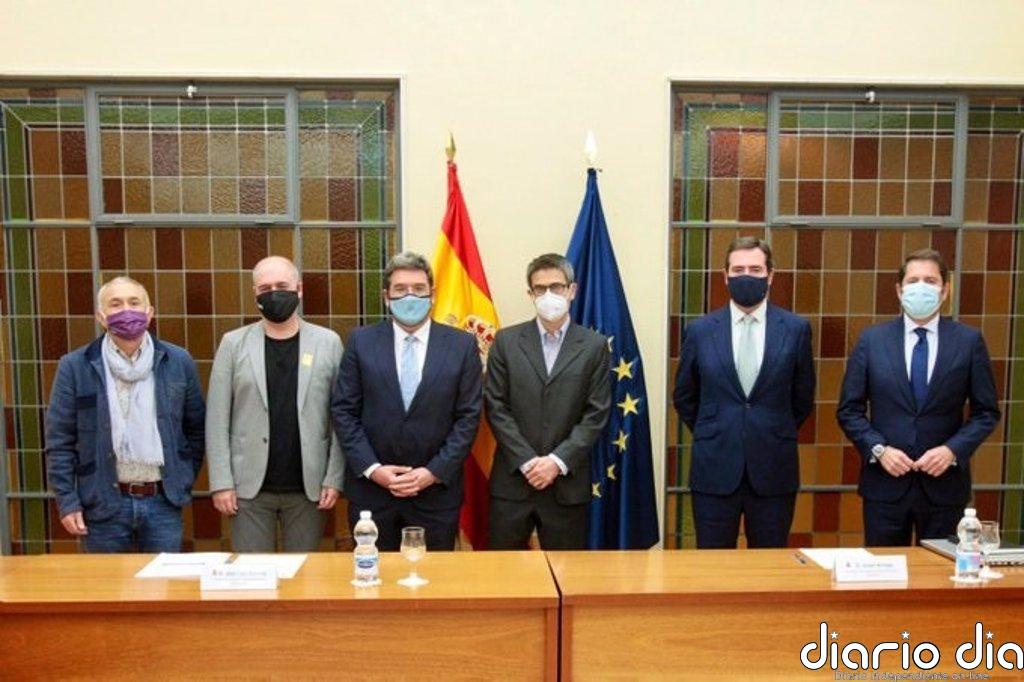 Gobierno, sindicatos y empresarios se reunirán periódicamente para negociar la reforma de pensiones