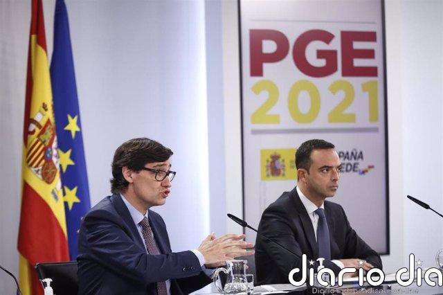 Illa reconoce que el estado de alarma vigente no cubre el confinamiento domiciliario pero cree no va a ser necesario El ministro de Sanidad, Salvador Illa (i) comparece en rueda de prensa para detallar el proyecto de PGE 2021 correspondientes a Sanidad, en Moncloa, Madrid (España), a 30 de octubre de 2020.