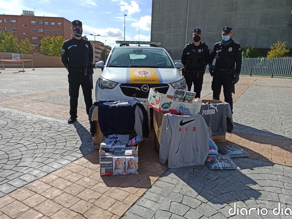 Incautadas en el mercadillo de Mérida 165 prendas de ropa de marcas falsificadas
