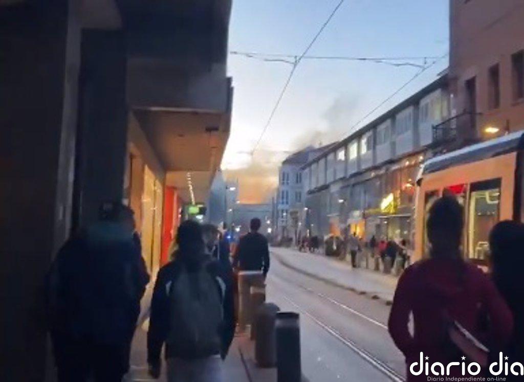 Incidentes en Vitoria tras disolver la Ertzaintza una protesta de negacionistas contra las restricciones