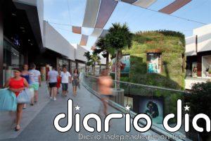 La afluencia a centros comerciales modera su caída al 19,8% en septiembre