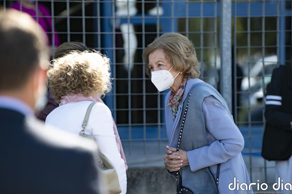 La Reina Sofía conoce el trabajo del Banco de Alimentos de Las Palmas que atiende a 134 entidades