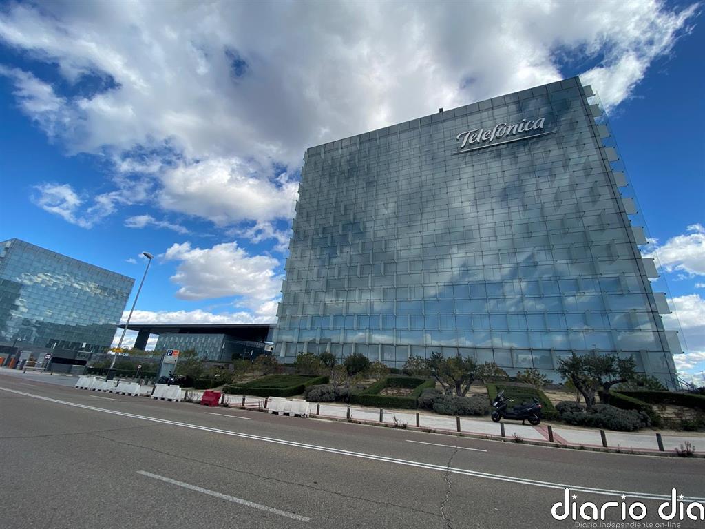 Las acciones de Telefónica caen más de un 5% en bolsa y se alejan de los tres euros