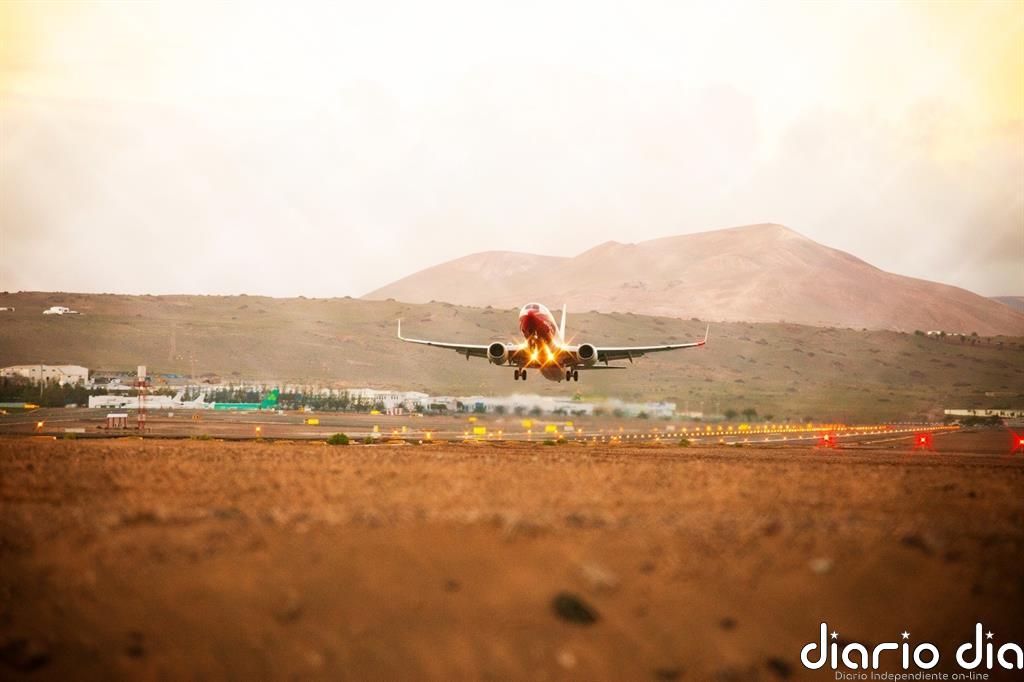 Las llegadas de vuelos internacionales a los aeropuertos canarios crecen más del 30% este fin de semana