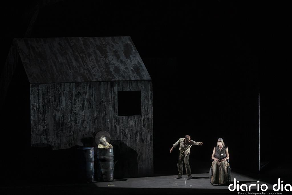 Les Arts se toma un respiro del repertorio clásico con el estreno en España de la teatral y sombría 'Fin de partie'