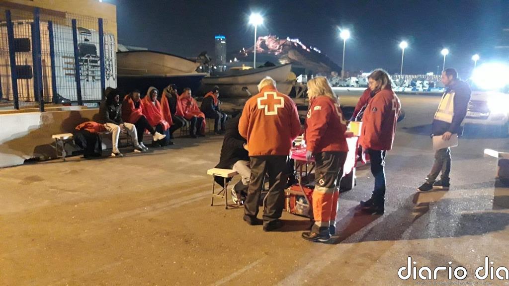 Llegan dos pateras con un total de 28 migrantes a bordo a Pilar de la Horadada y Altea (Alicante)