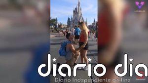 Los testigos de esta escena presenciaron una doble sorpresa por parte de esta pareja