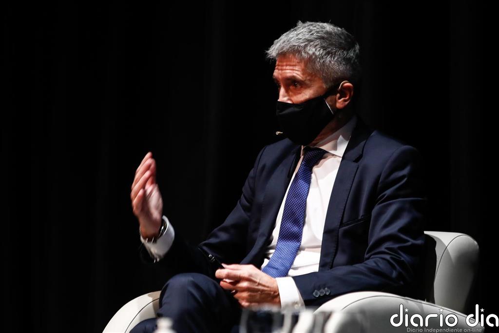 Marlaska dice que el Gobierno no deja a Ayuso "hacer lo que le da la gana" y se remite a la reunión del miércoles