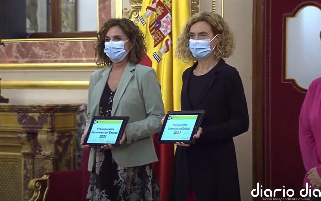 Montero entrega a Batet los Presupuestos Generales del Estado de 2021