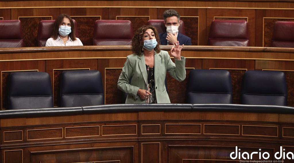 Montero ve la subida de impuestos en el "punto de equilibrio" y está "orgullosa" de unas cuentas "expansivas"