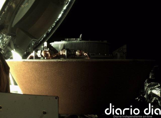 OSIRIS-REx ya atesora su precioso cargamento de muestras de Bennu Estiba de la muestra de Bennu en un recipiente de la nave OSIRIS-R4Ex