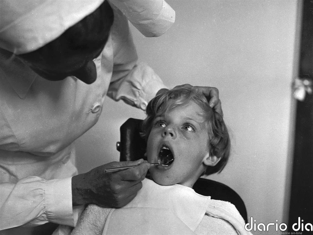 ¿A qué edad debería de ir un niño por primera vez al dentista?