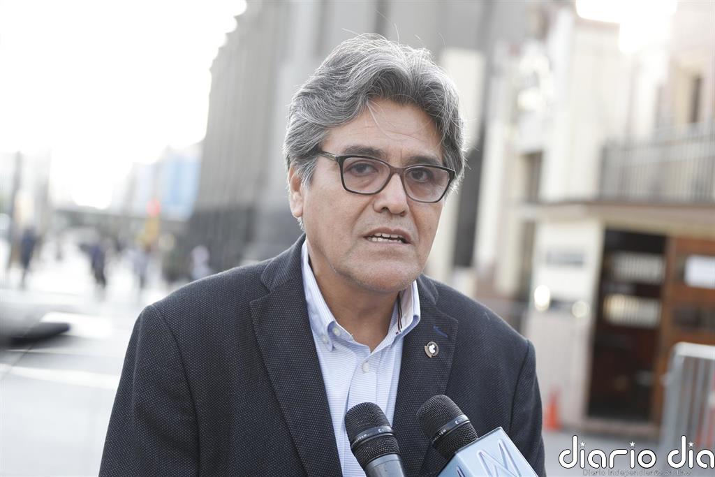 Abel Salinas jura el cargo de ministro de Salud de Perú, el cuarto en poco menos de un año