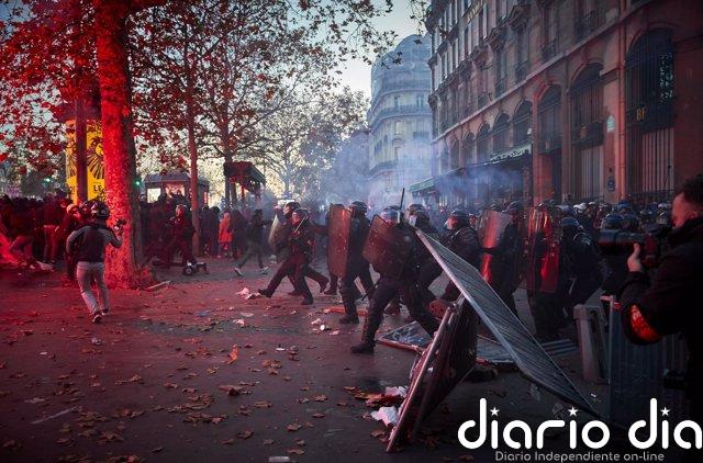 Al menos 37 agentes heridos y otras 46 personas detenidas en las protestas en París contra la Ley de Seguridad