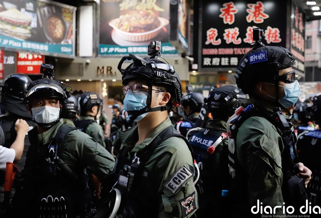 Al menos siete opositores pro democracia arrestados en Hong Kong por un in incidente en el consejo legislativo