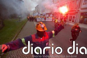 Alcoa acata el fallo judicial que le impide parar las cubas y lo está "analizando"