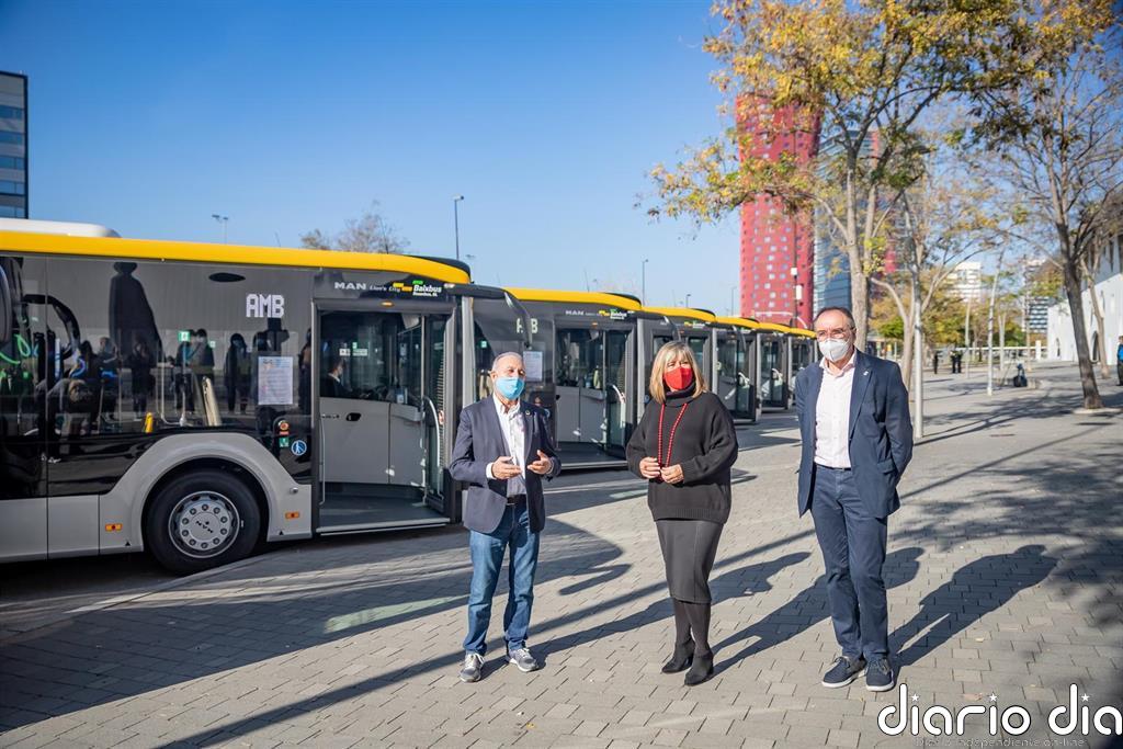 AMB presenta 12 nuevos autobuses híbridos para renovar la flota en el Baix Llobregat