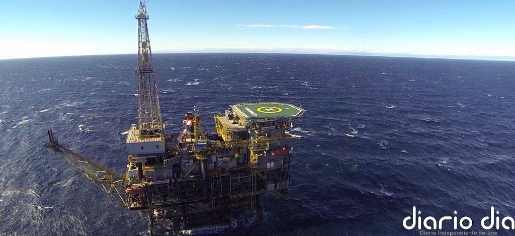 Arabia Saudí destruye dos lanchas explosivas presuntamente hutíes cerca de una plataforma petrolífera