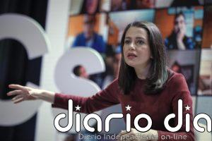 Arrimadas arremete contra las 'cacicadas' del Gobierno, pero dice que seguirá pactando con él