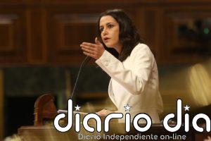 Arrimadas critica a los socialistas que solo siguen la consigna de Sánchez y ahora defienden el acuerdo con Bildu