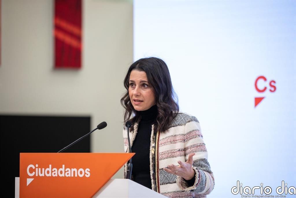 Arrimadas critica que el PSOE acepte que ERC le diga a Madrid "lo que tiene que hacer con los impuestos"