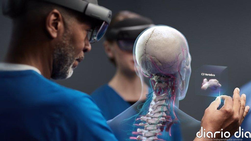Así funciona el visor HoloLens 2 de Microsoft en labores de asistencia remota y formación