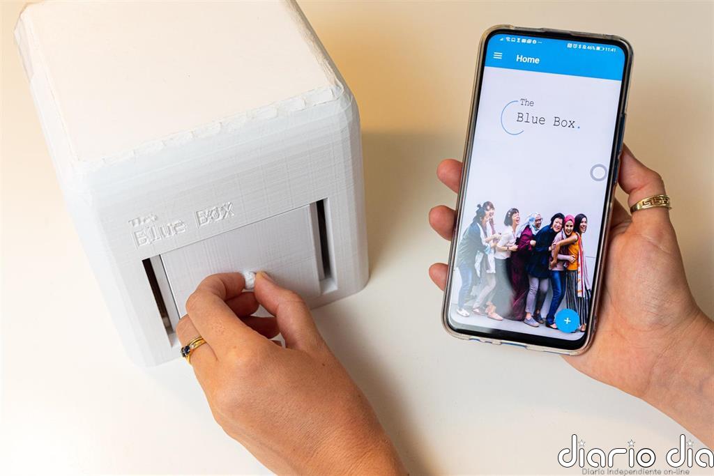 Así funciona 'The Blue Box', un dispositivo que permitirá a las mujeres realizarse una prueba de cáncer de mama en casa
