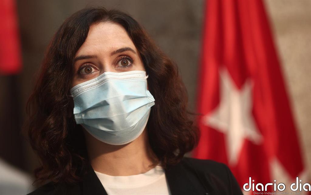 Ayuso no acude a la misa de la Almudena por "precaución" ante un positivo de su entorno