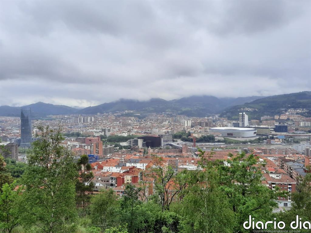 Bajada de temperaturas y lluvia a primeras horas de este martes en Euskadi