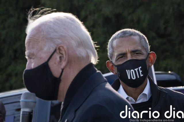 Biden supera ya el récord de votos de Obama y es el candidato más votado de la historia Barack Obama y Joe Biden en un acto de campaña en Míchigan