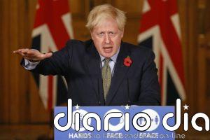 Boris Johnson se muestra precavido y descarta por el momento la vacuna de Pfizer como solución a la pandemia