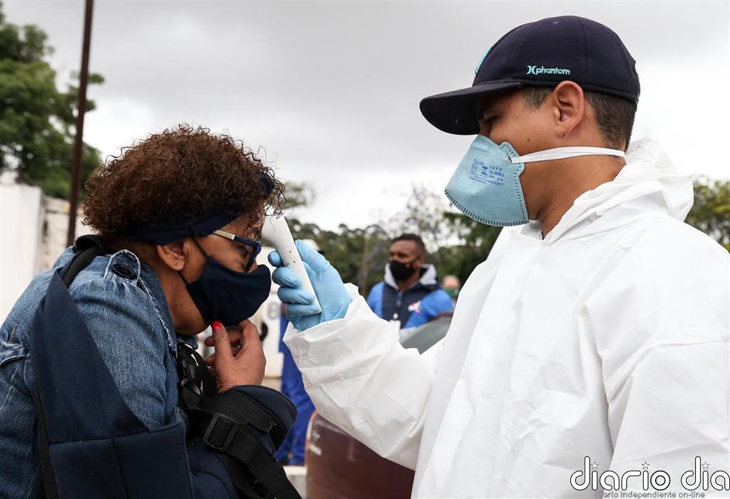 Brasil registra más de 900 muertes por coronavirus y supera las 165