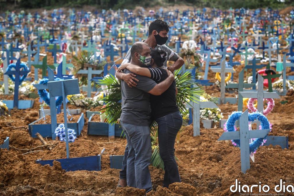 Brasil suma casi mil muertes en el último día y supera ya las 164