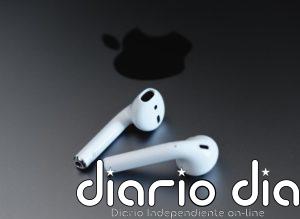 Caen tantos auriculares inalámbricos a las vías del tren que Panasonic tiene un dispositivo para recuperarlos