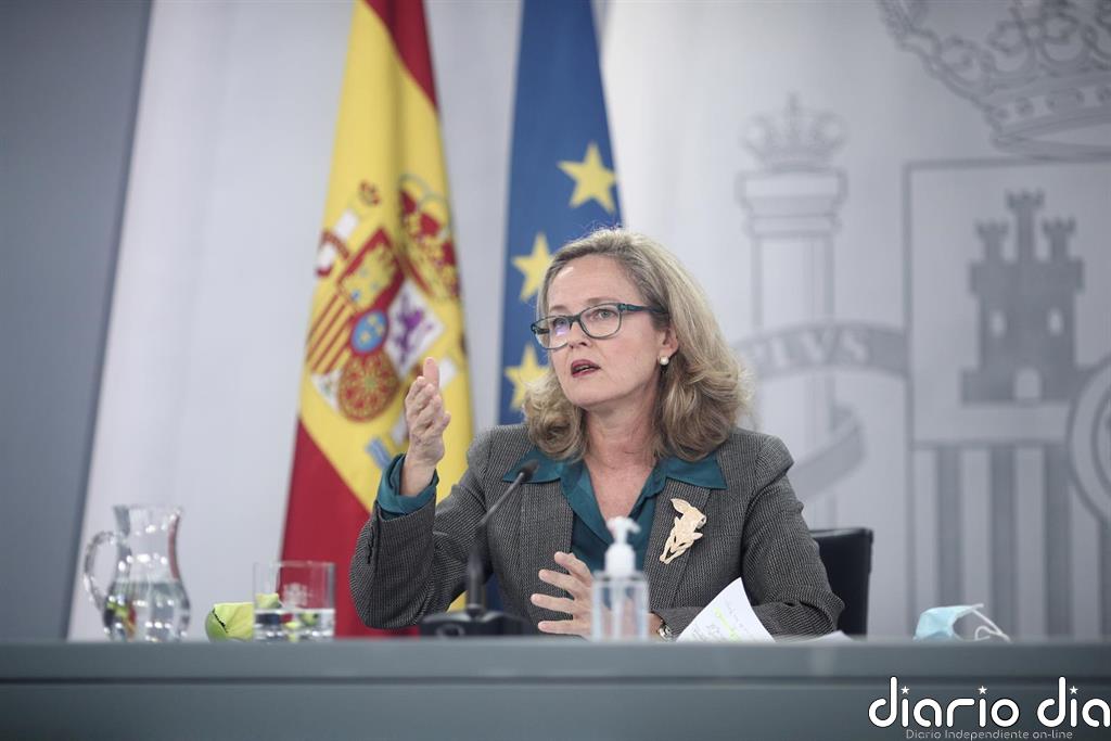 Calviño niega preocupación por el posible retraso de los fondos europeos y prevé cubrir inversiones con deuda