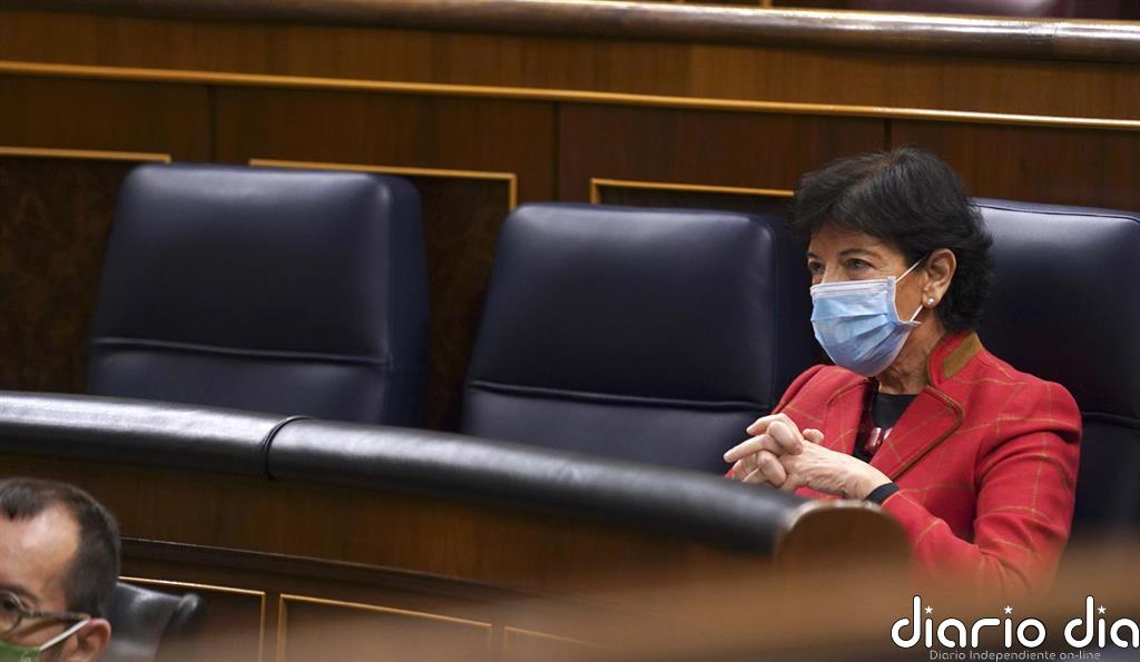 Celaá atiende "con respeto" la disposición de la RAE y recuerda que el español está "cumplimentado" en la ley educativa
